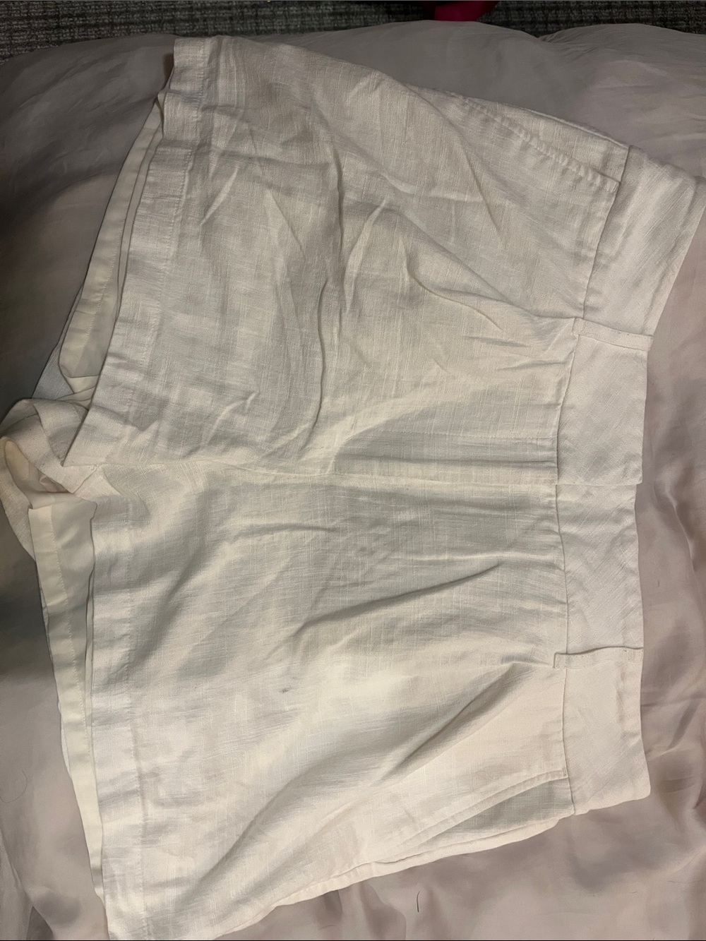 Express High-Waist Cream/Off-White Linen-Blend Shorts